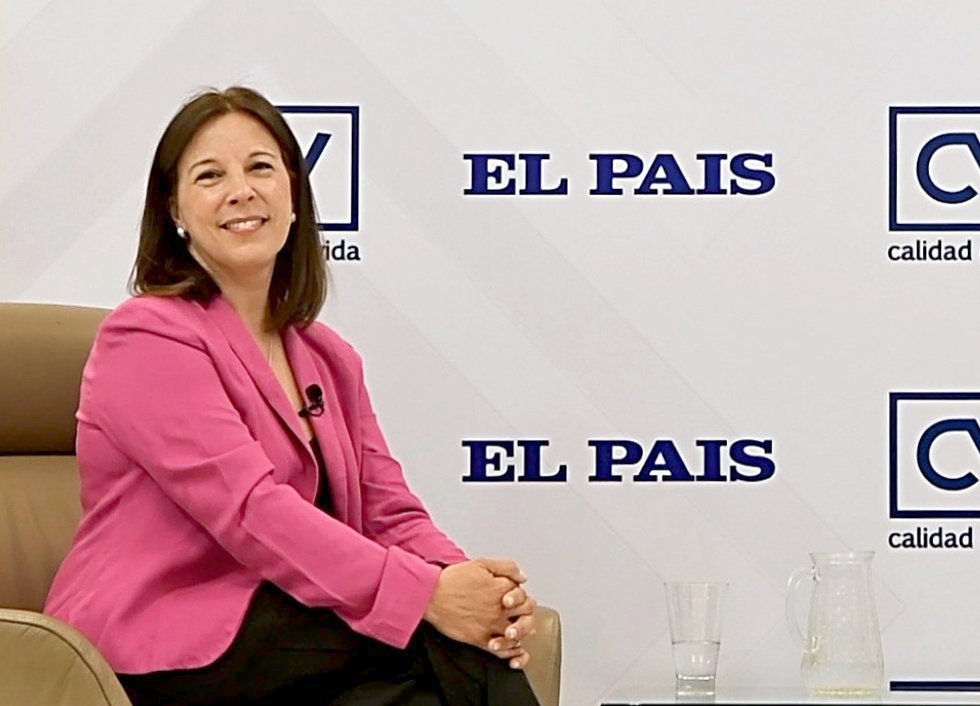 CLAUDIA BELLO