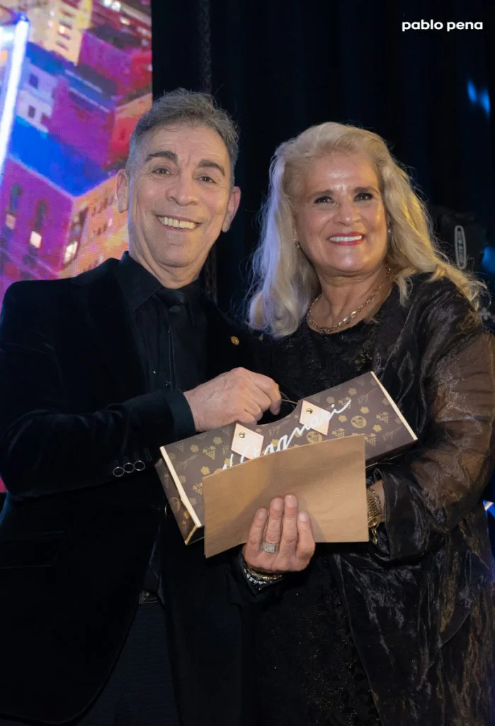 Llega un clásico de nuestro país: “Cena de Famosos” Montevideo 2026 90 CENA DE FAMOSOS 587