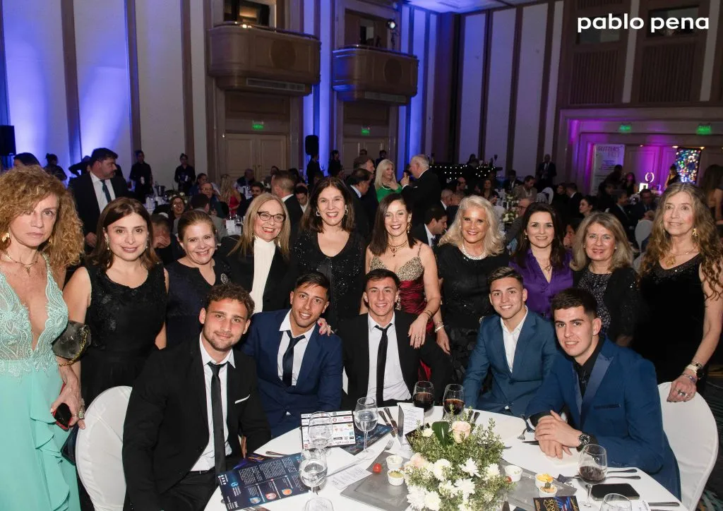 Llega un clásico de nuestro país: “Cena de Famosos” Montevideo 2026 5 PPR 5585