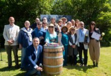 Autoridades y personalidades celebraron en La Puebla los 25 años de Vinos Finos H. Stagnari figuras públicas y una ceremonia en La República Independiente de La Puebla, reafirmando su compromiso con la tradición y el medio ambiente.