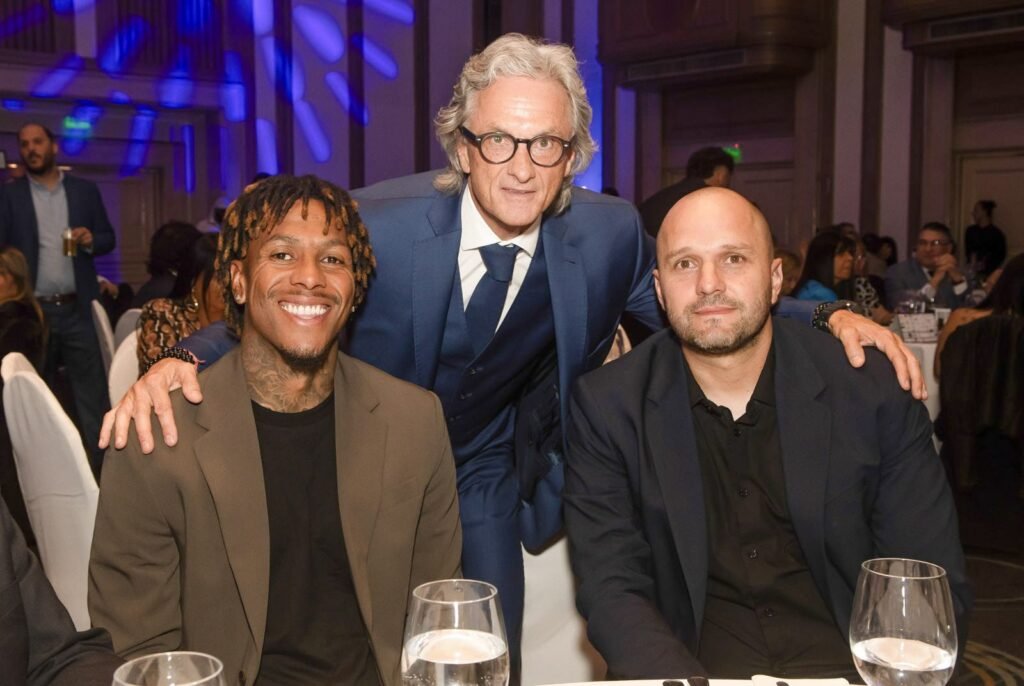 Hombre del Ano by Pablo Pena33