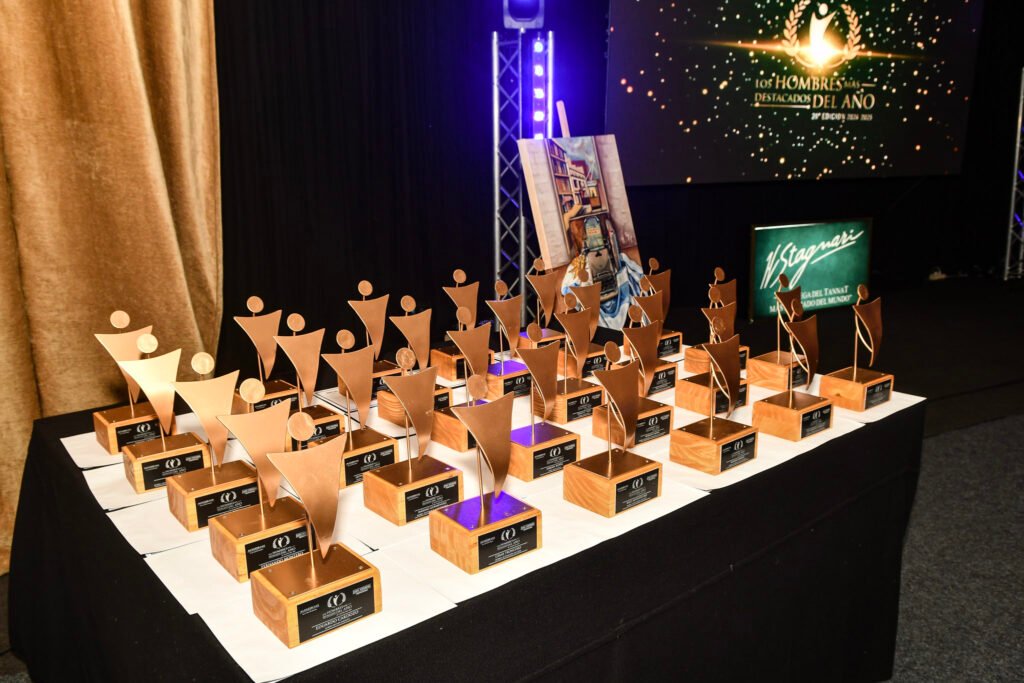 Premios en una ceremonia elegante.