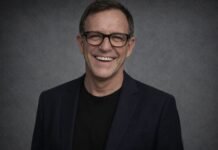 Rafa Villanueva sufrió la amputación de ambos pies y varios dedos de sus manos tras una infección grave Rafa Villanueva