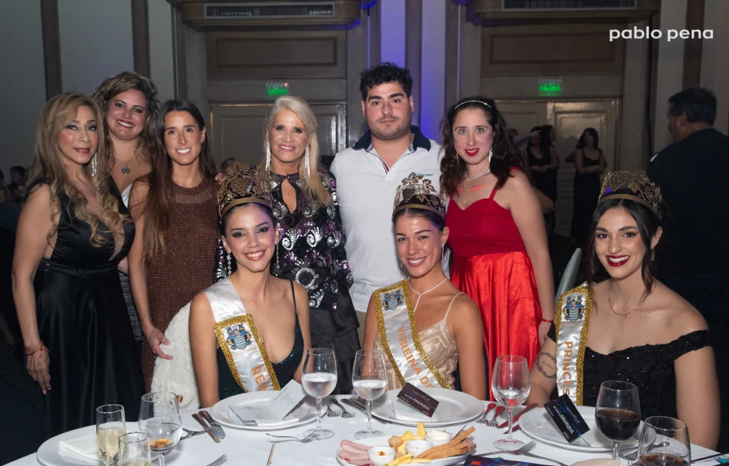 Influencers Awards 2025/2026 33 H Stagnari con las Reinas de la Vendimia