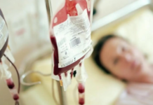 Los Testigos de Jehová flexibilizan sus reglas sobre la sangre Bolsa de sangre y vía intravenosa en un entorno hospitalario, en referencia al cambio de doctrina de los Testigos de Jehová sobre los componentes de la sangre